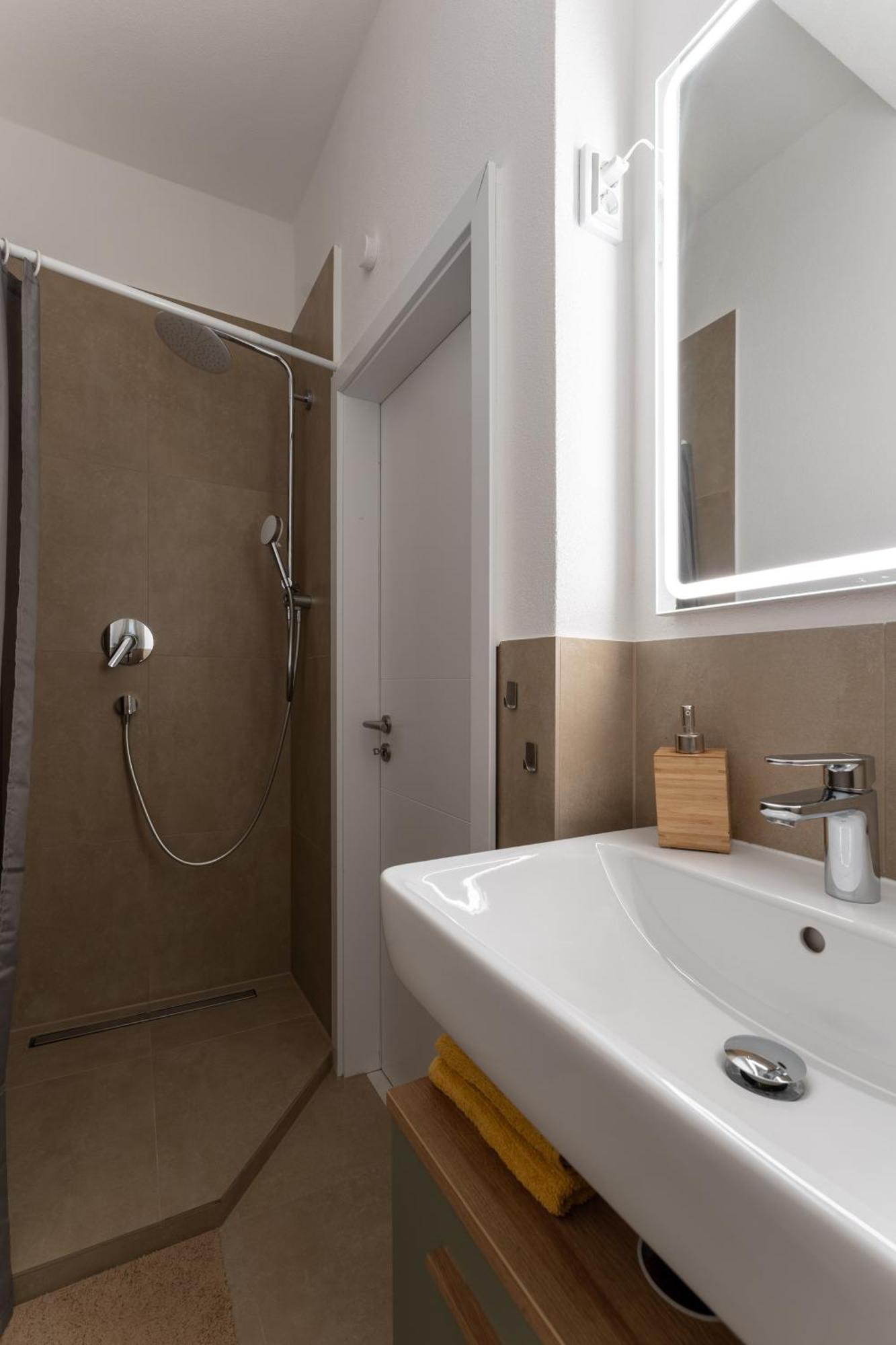 Modern Living Apartment - 3-Zimmer - Nuernberg Nord, Ruhige Seitenstrasse, Fusslaeufig Strassenbahn Kültér fotó